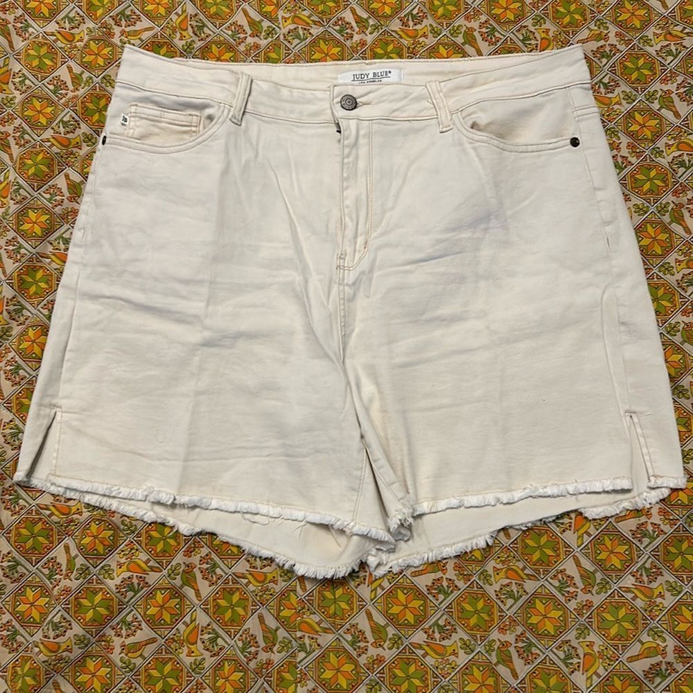Judy Blue High Rise Distressed Denim Shorts Off White Cream 3XL Stretch